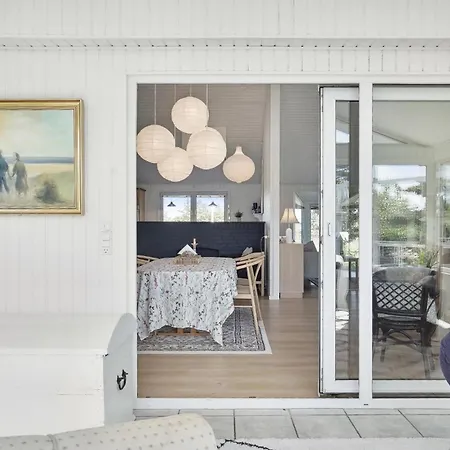 3 Bedroom Stunning In Holiday home Hjorring
