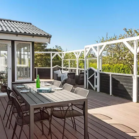 3 Bedroom Gorgeous In Σπίτι διακοπών *